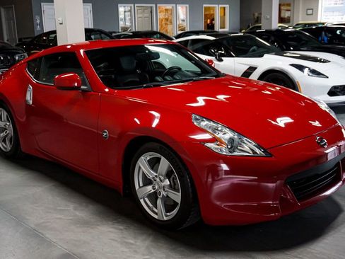 Used 2010 Nissan 370Z Touring image 4