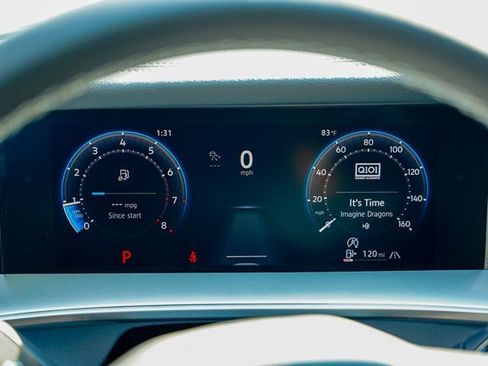 New 2025 Volkswagen Tiguan SE image 10