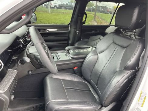 Used 2022 Jeep Wagoneer Series II w/ Convenience Group I AWD/4WD image 11