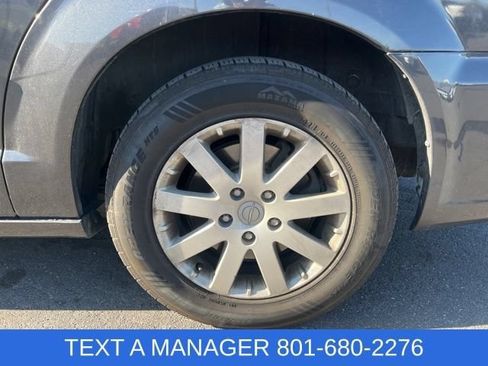 Used 2015 Chrysler Town & Country Touring FWD image 3