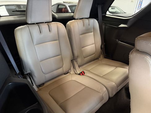 Used 2013 Ford Explorer XLT image 21