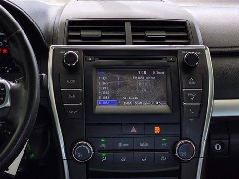 Used 2016 Toyota Camry SE FWD image 11