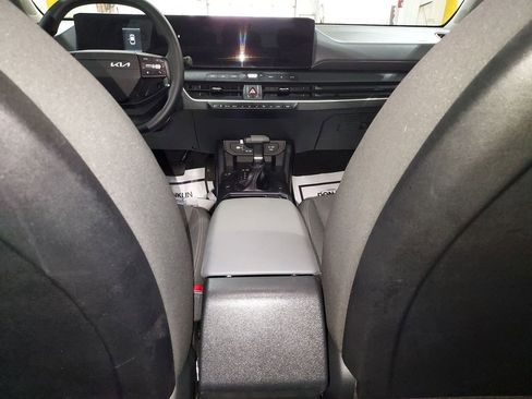 Used 2025 Kia K4 LXS image 10