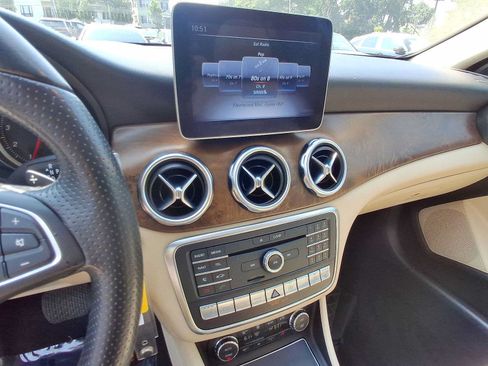 Used 2018 Mercedes-Benz GLA 250 4MATIC image 16