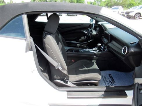 Used 2019 Chevrolet Camaro LT image 18