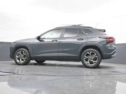 Used 2025 Chevrolet Trax LT FWD image 48