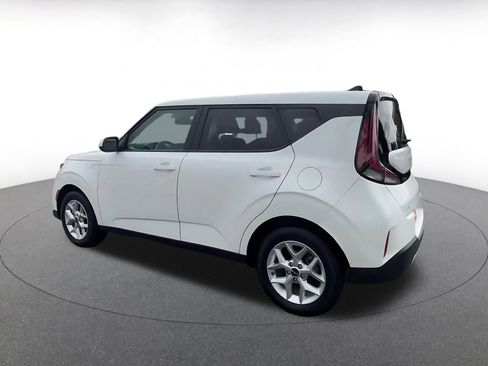 Used 2025 Kia Soul LX w/ LX Technology Package FWD image 10
