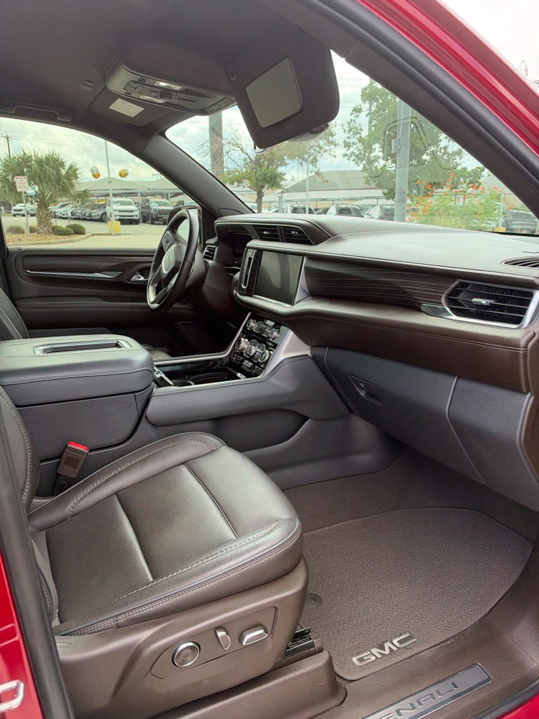 Used 2023 GMC Yukon Denali AWD/4WD image 19
