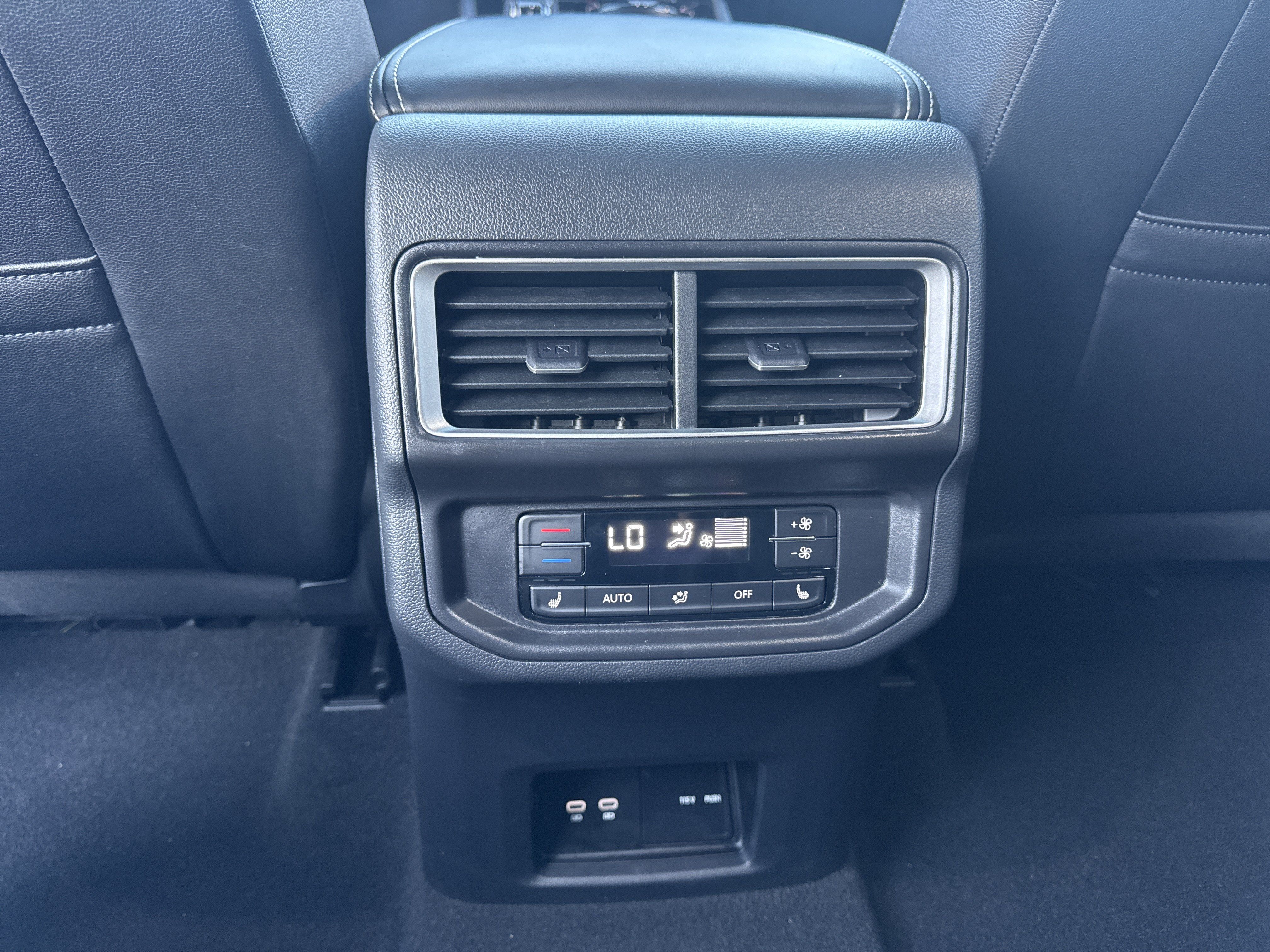 Used 2025 Volkswagen Atlas SEL Premium R-Line AWD/4WD image 28
