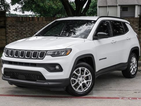 Used 2023 Jeep Compass Latitude AWD/4WD image 11
