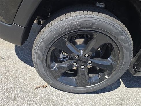 New 2025 Jeep Grand Cherokee Limited w/ Luxury Tech Group II image 7