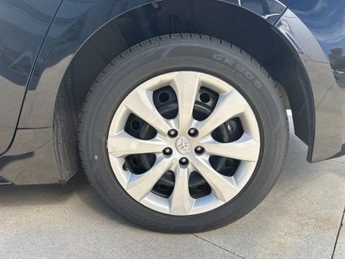 Used 2023 Toyota Corolla LE image 11