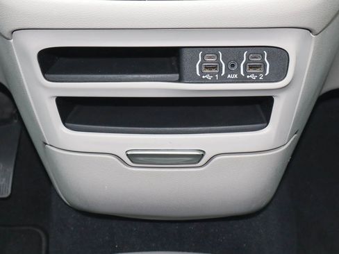 Used 2023 Chrysler Voyager LX image 22