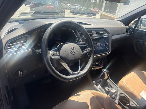 Used 2023 Volkswagen Tiguan SE AWD/4WD image 4