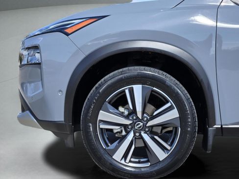 Used 2022 Nissan Rogue Platinum w/ Head-Up Display Package image 12