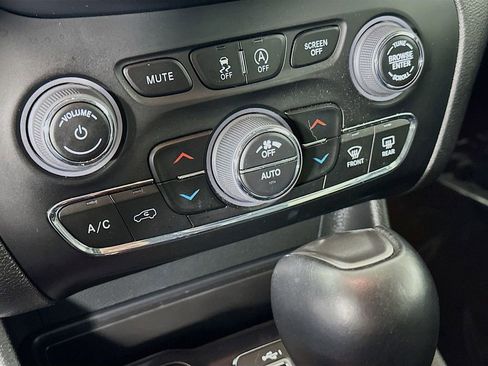 Certified 2023 Jeep Cherokee Altitude Lux w/ Lux Elite Package image 26