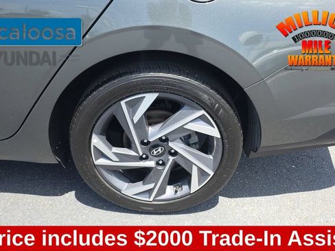 Used 2025 Hyundai Elantra SEL FWD image 11