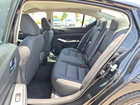 Used 2024 Nissan Altima 2.5 SV FWD image 18