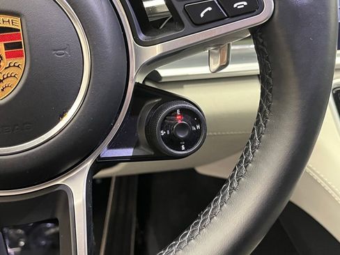 Used 2019 Porsche Panamera 4 image 14
