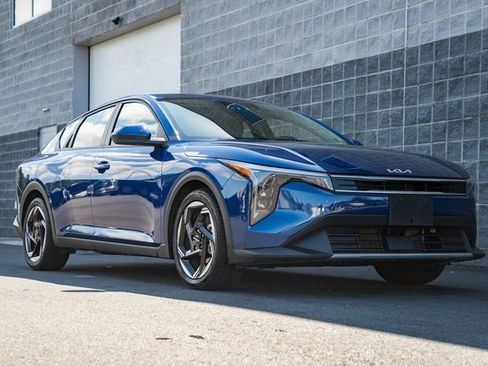 Used 2025 Kia K4 EX image 2