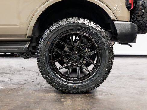 Used 2025 Ford Bronco Outer Banks AWD/4WD image 14