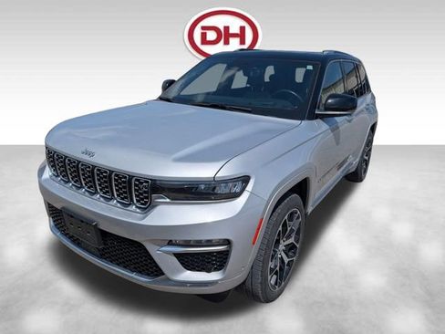 Used 2022 Jeep Grand Cherokee Summit AWD/4WD image 2