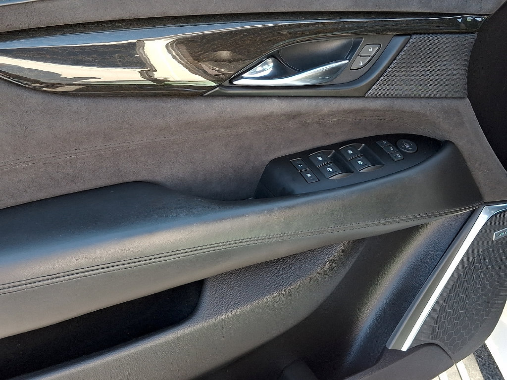Used 2020 Cadillac Escalade Platinum RWD image 12