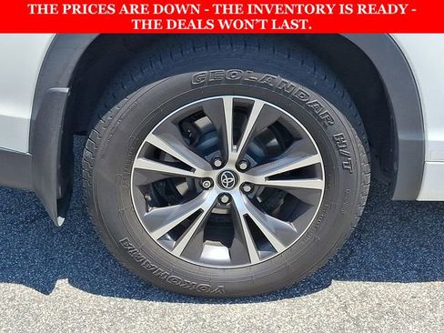 Used 2016 Toyota Highlander XLE AWD/4WD image 9