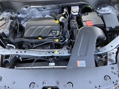 Used 2025 Chevrolet Trax RS image 32