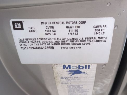 Used 2005 Chevrolet Corvette Coupe w/ Preferred Equipment Group RWD image 35