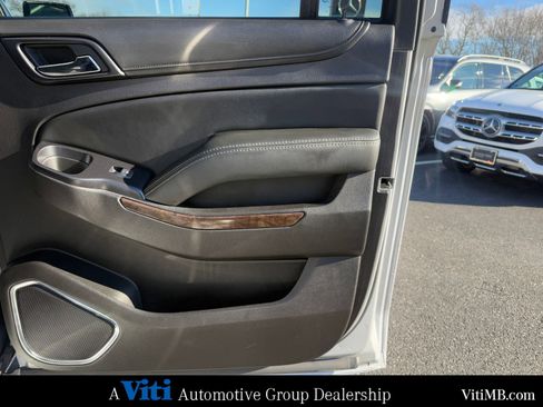 Used 2017 Chevrolet Suburban LT w/ LT Signature Package image 27