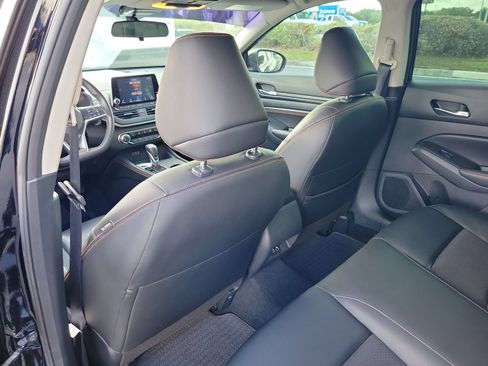 Used 2022 Nissan Altima 2.5 SR w/ Midnight Edition Package FWD image 10
