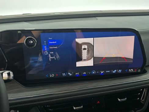 New 2025 Chevrolet Suburban Premier image 27