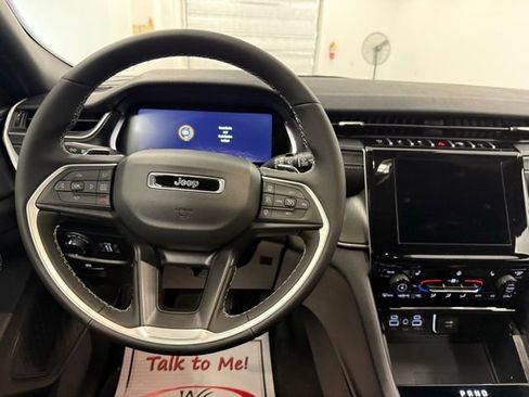 New 2025 Jeep Grand Cherokee Altitude image 18