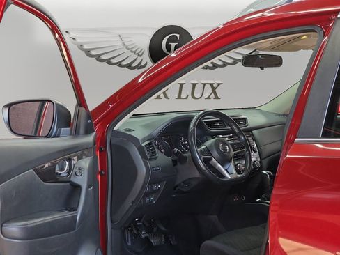 Used 2018 Nissan Rogue SV image 18