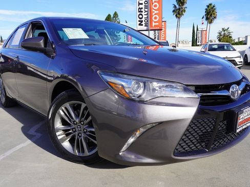 Used 2016 Toyota Camry SE image 2