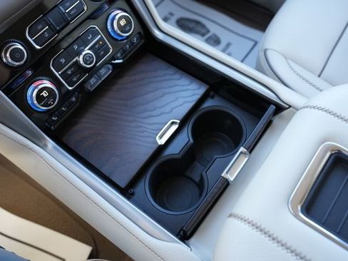 Used 2023 GMC Yukon XL Denali image 30