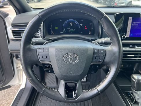 Used 2025 Toyota Camry SE FWD image 14
