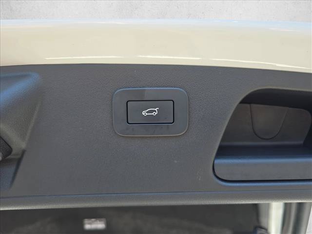 Used 2024 Jaguar E-PACE R-Dynamic SE AWD/4WD image 13