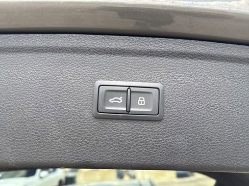 Used 2025 Audi Q5 2.0T Premium w/ Convenience Plus Package AWD/4WD image 10