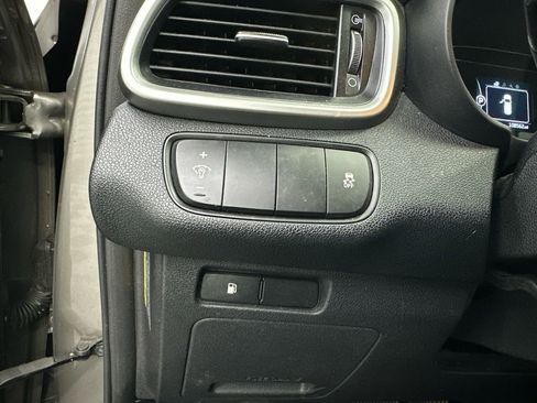 Used 2017 Kia Sorento LX image 30