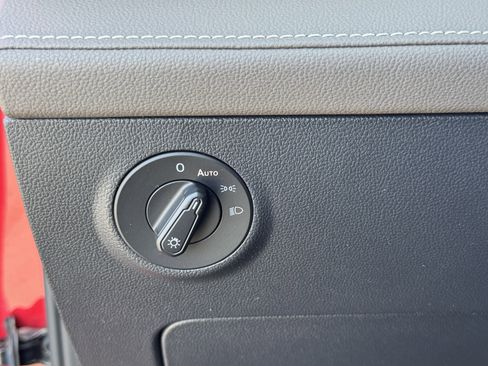 Used 2022 Volkswagen Taos SEL w/ Panoramic Sunroof Package image 29