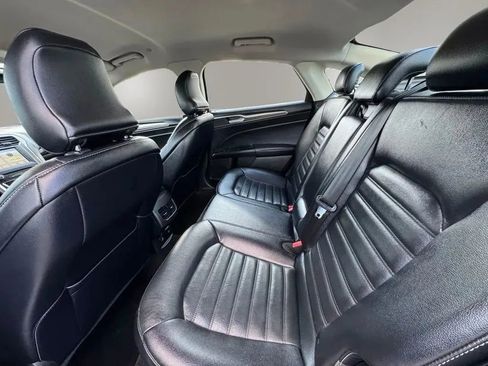 Used 2019 Ford Fusion SE FWD image 11