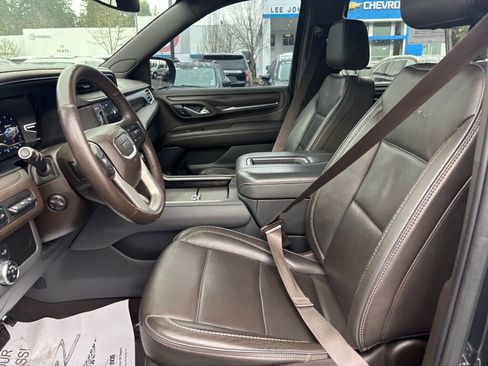 Used 2022 GMC Yukon XL Denali image 16