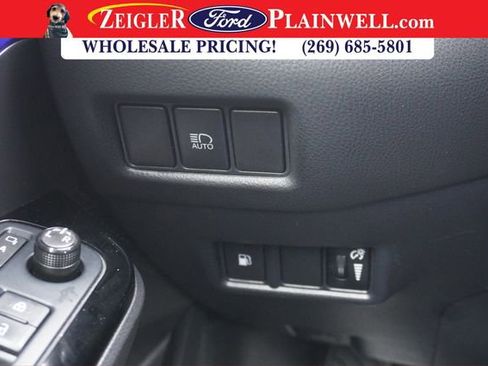 Used 2022 Toyota C-HR XLE image 24