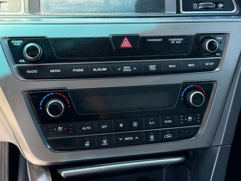 Used 2015 Hyundai Sonata Limited w/ Option Group 06 FWD image 8