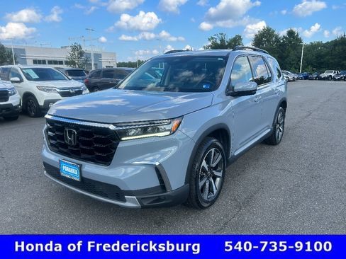 Used 2024 Honda Pilot Touring image 2