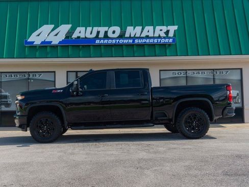 Used 2022 Chevrolet Silverado 2500 LT w/ Midnight Edition AWD/4WD image 4