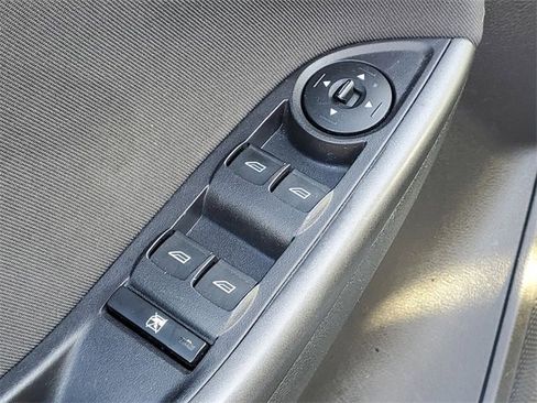 Used 2016 Ford Focus SE w/ Equipment Group 201A image 10