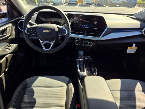 New 2025 Chevrolet Trax LT w/ LT Convenience Package image 14